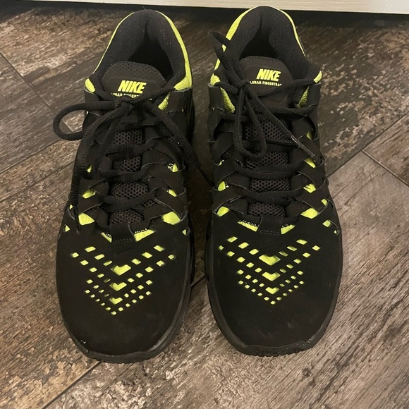 Nike Men’s sz 8.5/ Women’s sz 10.5 Black and Neon Yellow Running Shoes EUC main image 5